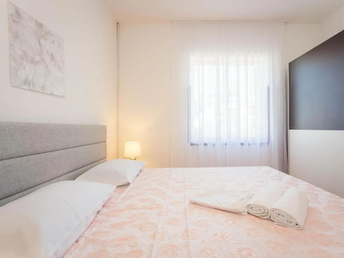 Apartment Maris-2 By Interhome Pula